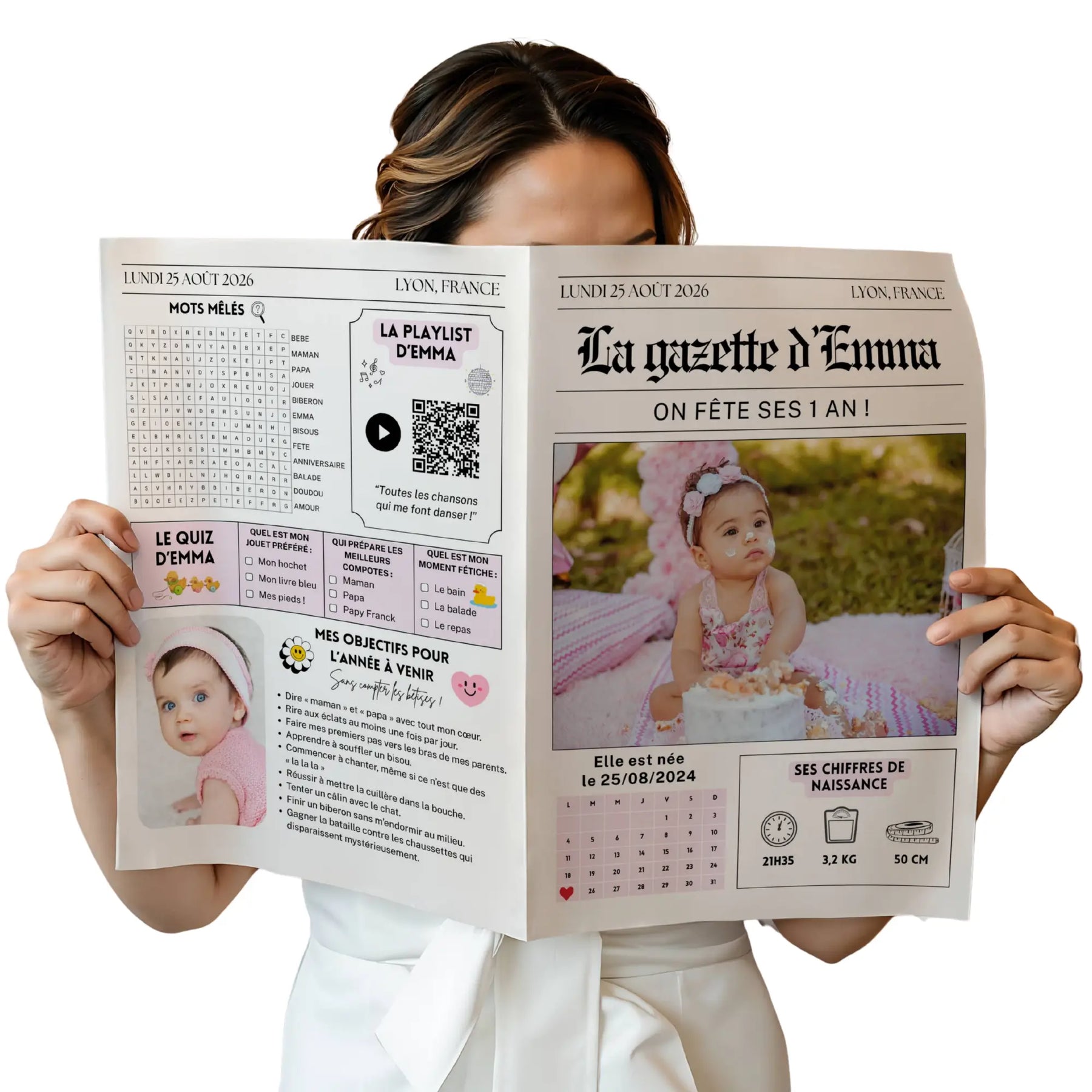 Femme tenant une gazette d’anniversaire enfant personnalisable avec photo et jeux pour fêter les 1 an sur Canva