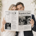Photo d'une femme tenant dans la main la gazette anniversaire de mariage, un journal personnalisé par le couple pour offrir aux invités du mariage.