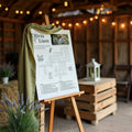 Panneau de mots croisés personnalisés sur chevalet décoré lors d’un mariage champêtre, avec photo des mariés et ambiance guinguette en arrière-plan.