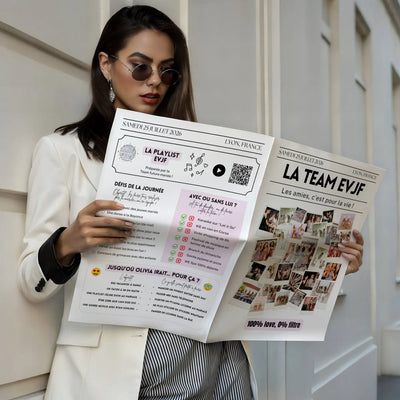 "Une femme élégante en manteau blanc lit la Gazette EVJF fun intitulée 'La Team EVJF – Les amies, c’est pour la vie !', dont les pages présentent une playlist spéciale, des défis, la rubrique 'Avec ou sans lui ?', ainsi qu’une mosaïque de photos souvenirs accompagnée du slogan '100% love, 0% filtre'.