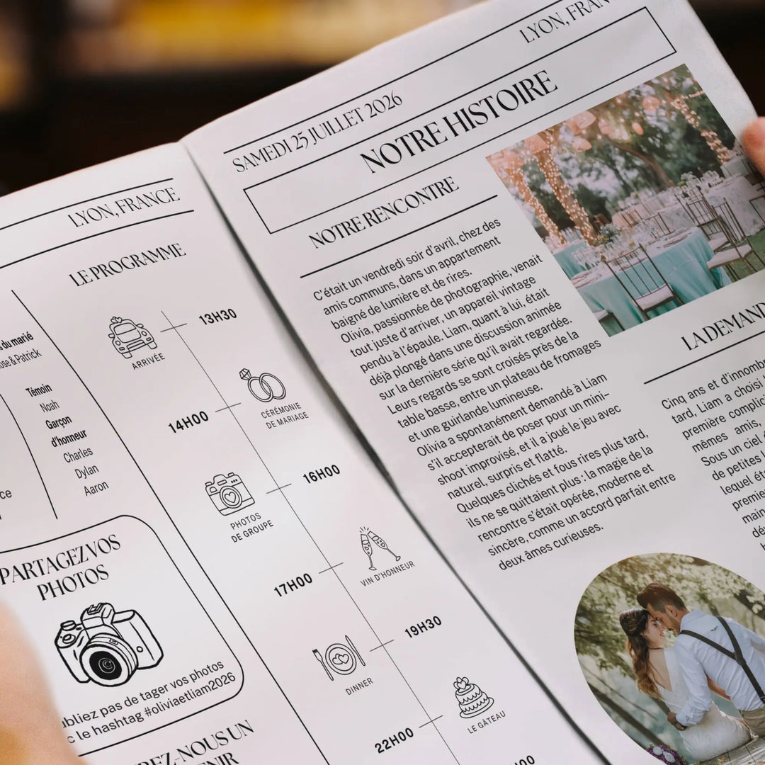 Mains tenant la gazette mariage bohème, journal diy 4 pages personnalisables avec photos, programme, qr code.