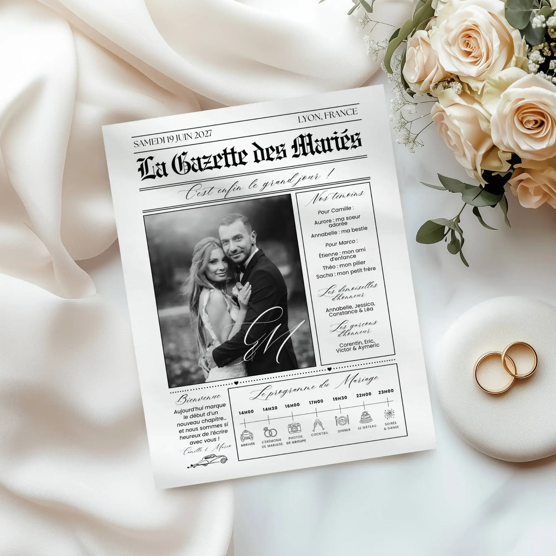 Photo de la couverture de la gazette des mariés avec monogramme, photo en noir et blanc.