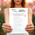 Charger l'image dans la visionneuse de la galerie, Fiche de jeu de mariage “Le Jeu des Prédictions” tenue à deux mains, avec questions amusantes sur l’avenir des mariés Olivia et Liam.
