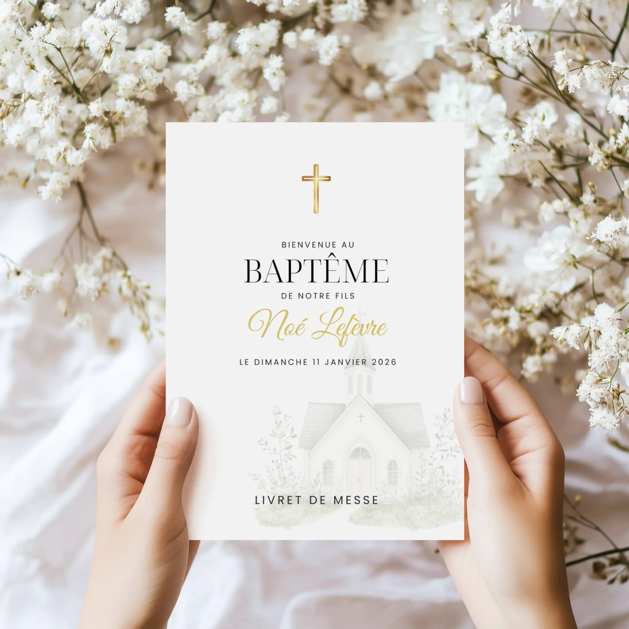 Couverture livret de messe baptême personnalisable avec église et croix dorée