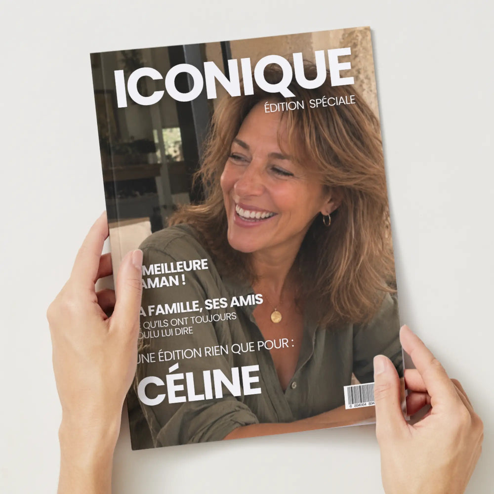 Magazine personnalisé maman tenu en main, couverture Iconique édition spéciale
