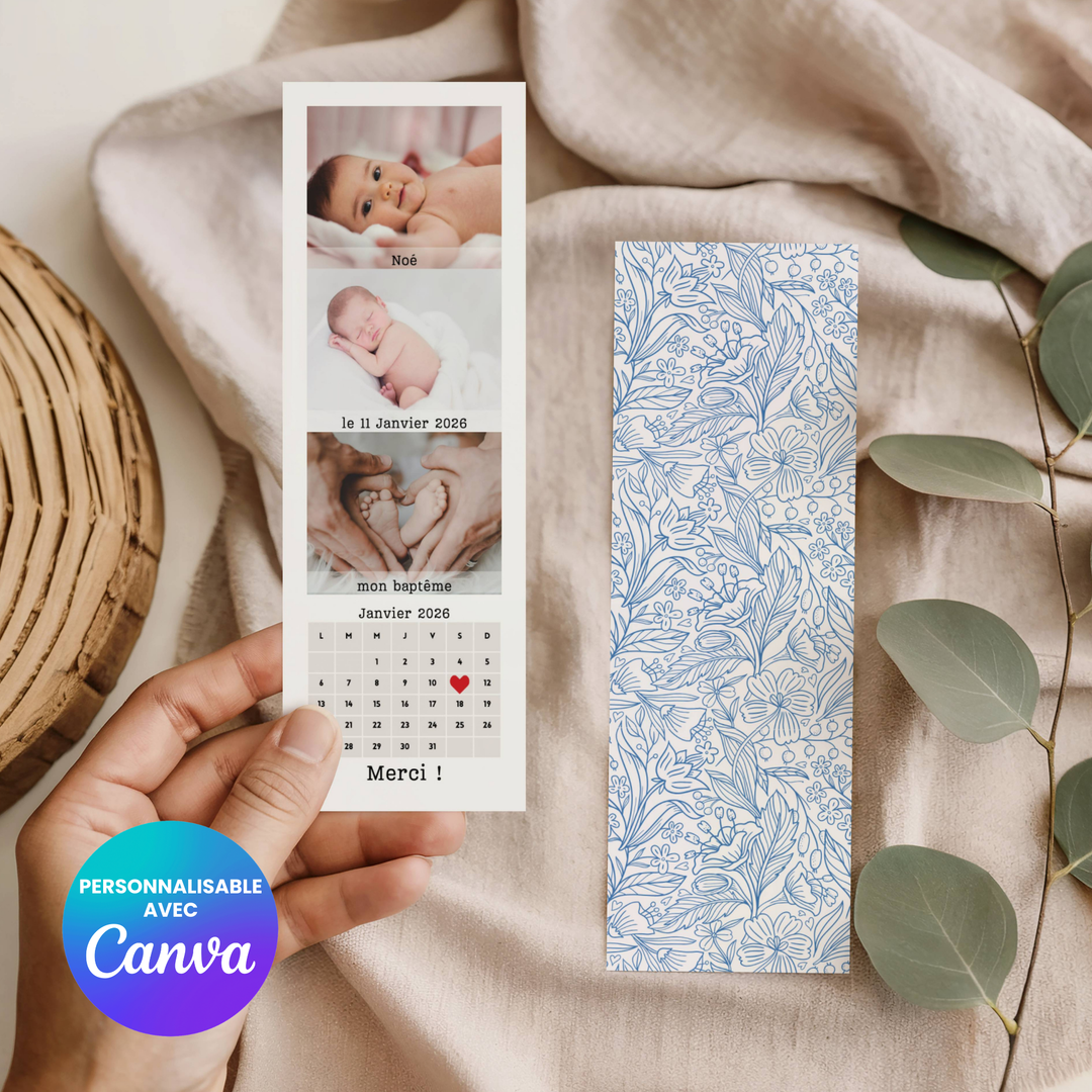 Belle photo du marque-page dans une main avec 3 photos du bébé et un calendrier avec la date du baptême.