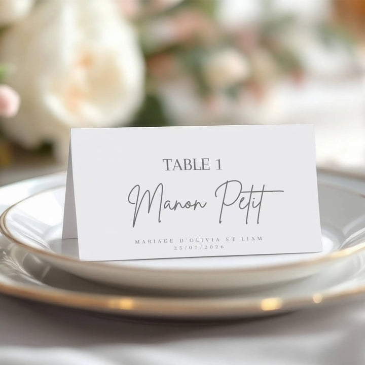 Marque-place mariage élégant personnalisé avec prénom et numéro de table – papeterie de mariage imprimable assortie au plan de table.